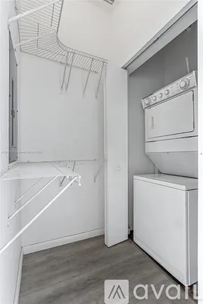 Image 9 - 10 SW South River Dr, Unit 910 - Apartment for rent
