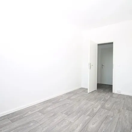 Rent this 3 bed apartment on Zingster Straße 27 in 04207 Leipzig, Germany