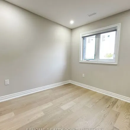 Image 3 - 374 O'Connor Drive, Toronto, ON M4J 2R2, Canada - Apartment for rent
