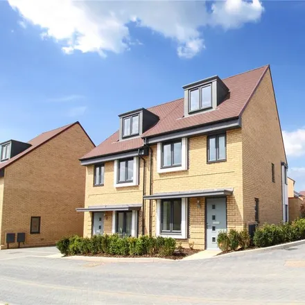 Rent this 3 bed townhouse on Castle Hill Drive in Swanscombe, DA10 1FH