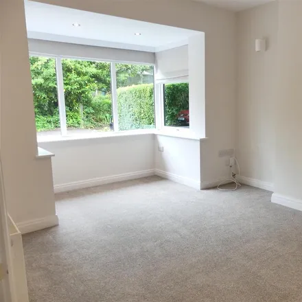 Rent this 4 bed duplex on North Croft Grove Road in Ilkley, LS29 9BB