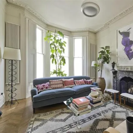 Rent this 5 bed house on 83 Oxford Gardens in London, W10 5UL
