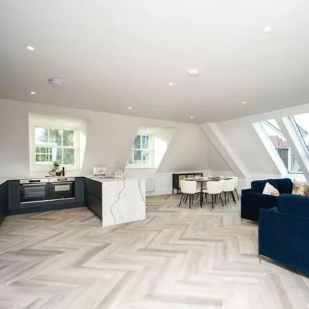 Image 2 - Orpington Station, Crofton Road, Tubbenden, London, BR6 8AE, United Kingdom - Apartment for sale