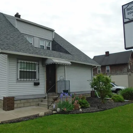 Buy this 3 bed house on 422 Youngstown Warren Road in Hakes Corners, Niles