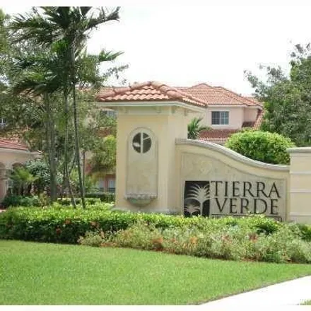 Rent this 3 bed condo on Alta Meadows Ln in Delray Beach, FL 33487