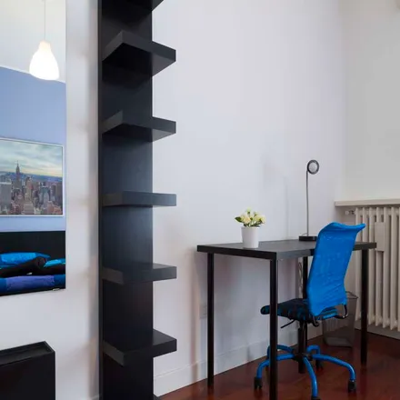 Image 3 - Via Cesare Balbo, 20136 Milan MI, Italy - Apartment for rent