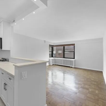 Image 9 - 315 E 65th St Apt 8D, New York, 10065 - Apartment for sale