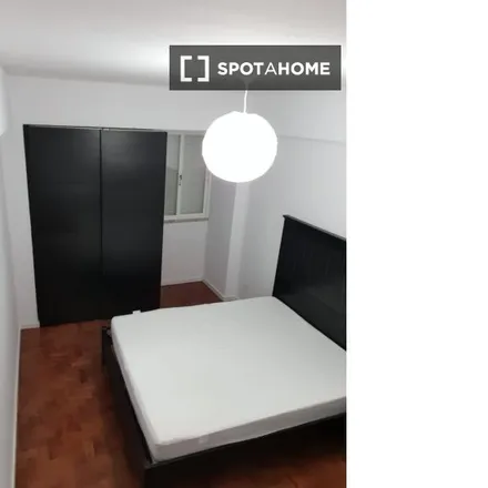 Rent this 4 bed room on Escola Básica 2 in 3 dos Olivais, Rua Cidade da Praia