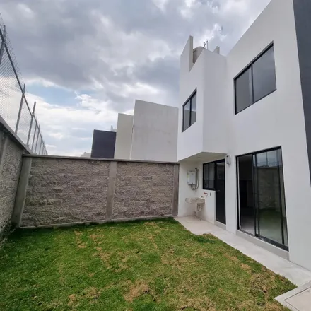 Buy this studio house on Avenida Paseo Vicente Lombardo Toledano in La Crespa, 50220 San Lorenzo Tepaltitlan