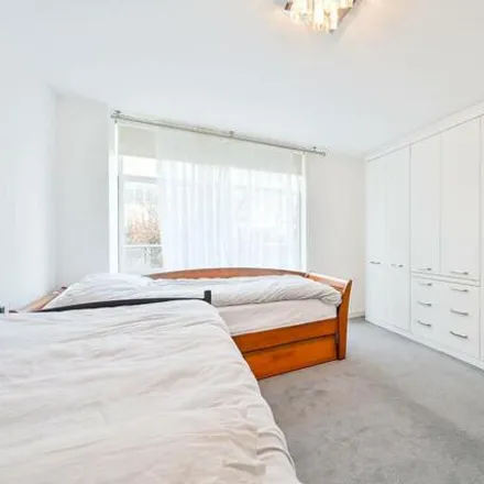 Image 7 - Wallis House, 1100 Great West Road, London, TW8 0HE, United Kingdom - Apartment for rent