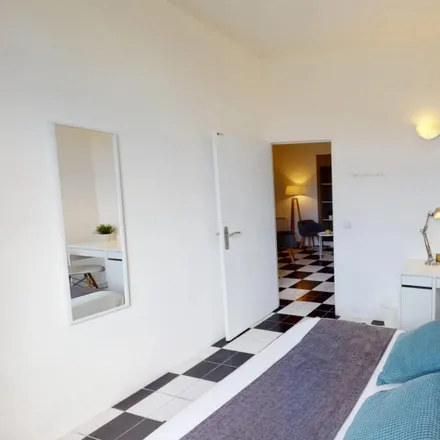 Rent this 4 bed room on 2 Quai de la Pêcherie in 69001 Lyon, France