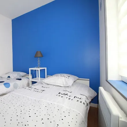 Rent this 2 bed apartment on 02800 La Fère