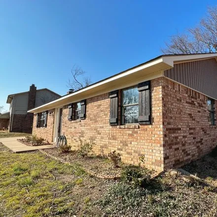 Image 2 - 1918 University Drive, Russellville, AR 72801, USA - House for sale