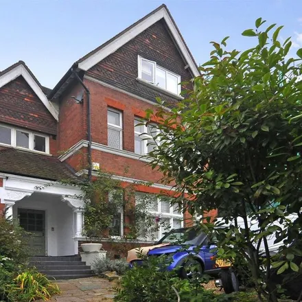 Rent this 4 bed apartment on Lindfield Gardens in London, NW3 6BJ