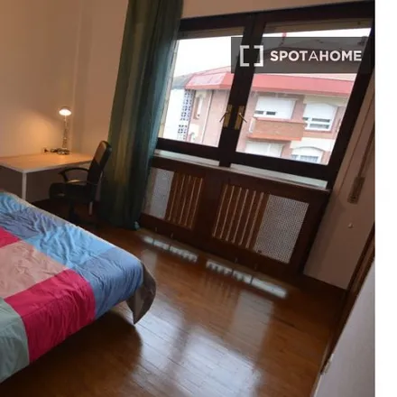 Rent this 4 bed room on Baso bidea in 48006 Bilbao, Spain