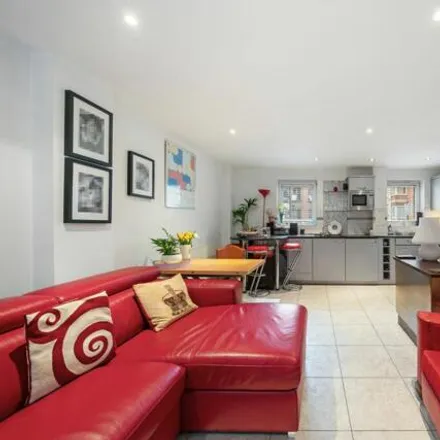 Image 5 - Springwell Court, 2 Seward Street, London, EC1V 3NW, United Kingdom - Apartment for sale