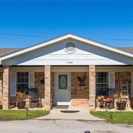 Buy this 4 bed house on 1622 Shaw Drive in Brownwood, TX 76801