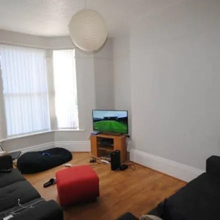 Image 5 - Cliff Mount Street, Leeds, LS6 2HP, United Kingdom - Apartment for rent