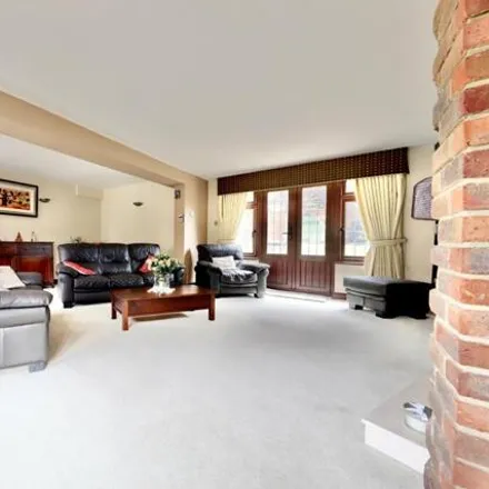 Image 6 - unnamed road, Loughton, IG10 1PD, United Kingdom - House for sale