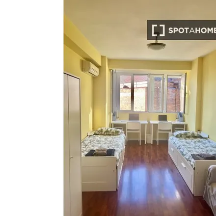 Rent this 4 bed room on Área de Gobierno de Salud in Seguridad y Emergencias., Calle de Pechuán