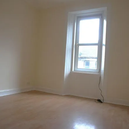 Rent this 1 bed apartment on Overtoun Avenue in Dumbarton, G82 1BY