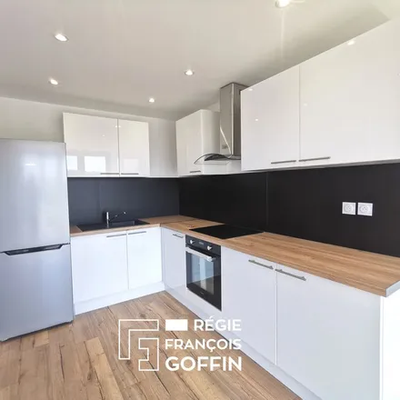 Rent this 4 bed apartment on 27 Rue Gorge de Loup in 69009 Lyon, France