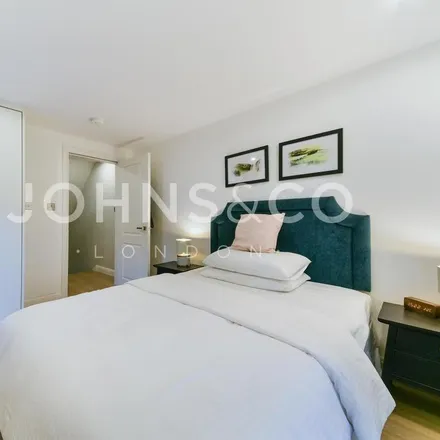 Image 7 - 14 Sterne Street, London, W12 8AB, United Kingdom - Townhouse for rent