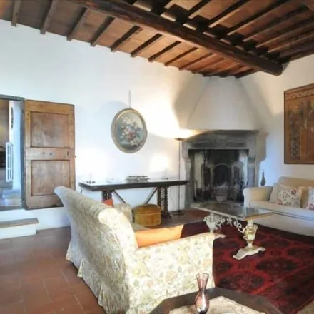 Rent this 6 bed house on Florence