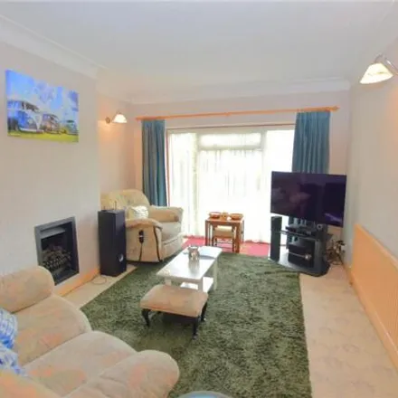 Image 2 - Steyning Close, Kenley, Great London, Cr8 - House for sale