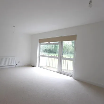 Image 3 - Ladies Spring Court, Abbeydale Road South, Sheffield, S17 3LH, United Kingdom - Apartment for rent