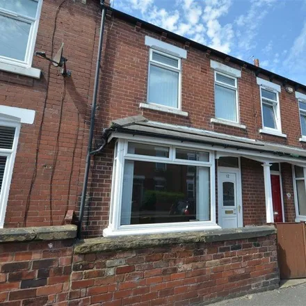 Rent this 2 bed townhouse on 31 Brigg's Avenue in Castleford, WF10 5BD