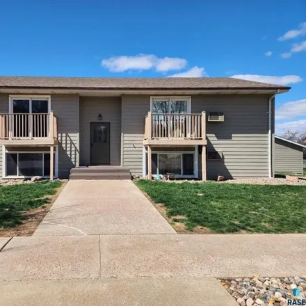 Buy this studio house on 2786 East Klondike Trail in Sioux Falls, SD 57103