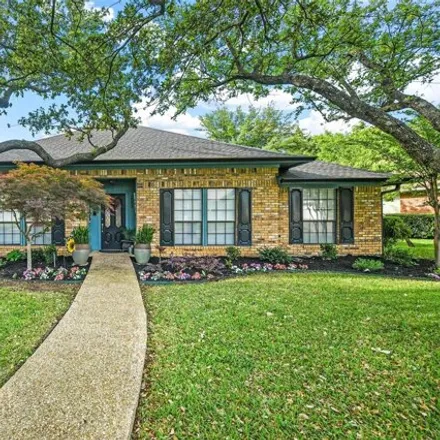 Buy this 4 bed house on 2007 Paddockview Drive in Arlington, TX 76017