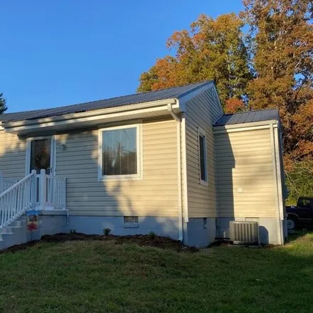 Buy this 2 bed house on 1628 Virginia Avenue in Victoria, VA 23974