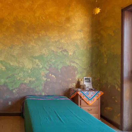 Rent this 4 bed room on Rua da Fonte Santa in 4400-320 Vila Nova de Gaia, Portugal