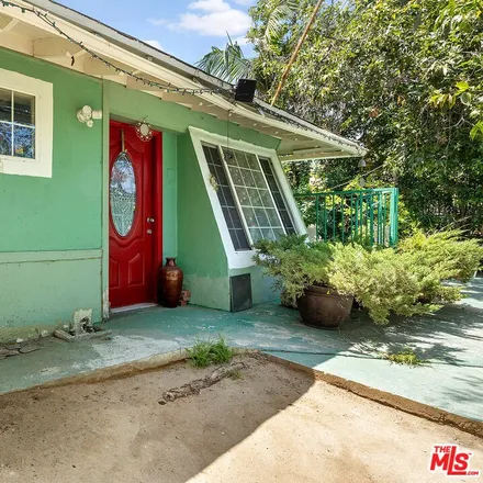 Image 4 - 5925 Whitnall Highway, Los Angeles, CA 91601, USA - House for sale