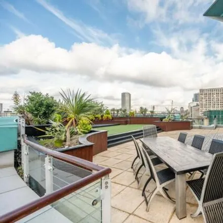 Buy this 3 bed apartment on Fountain House in 16 A202, London
