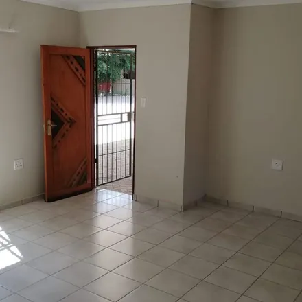 Image 3 - Saint Augustine's Road, West End, Kimberley, 8301, South Africa - Townhouse for rent