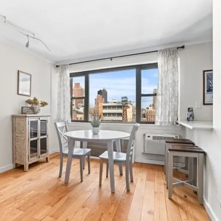 Image 6 - 1045 1st Avenue, New York, NY 10022, USA - Apartment for sale