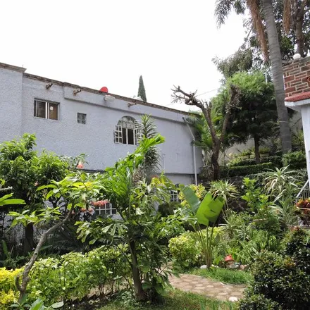 Buy this studio house on Loma Bonita Poniente in Lomas de Tzompantle, 62130 Cuernavaca