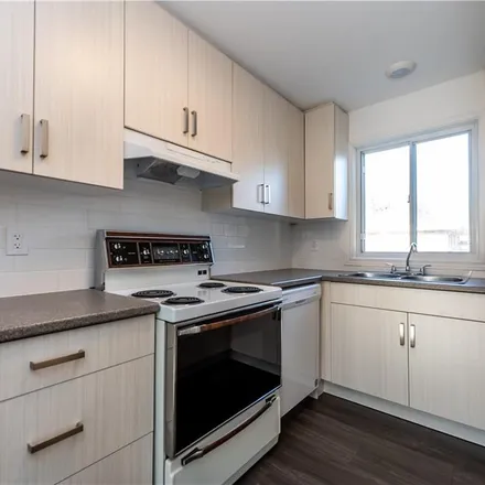 Image 2 - 25 Carene Avenue, Hamilton, ON L8K 3W7, Canada - Apartment for rent