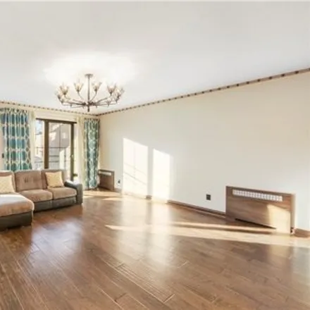 Image 7 - 181 Hastings Street, New York, NY 11235, USA - House for sale