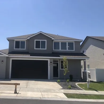 Buy this 4 bed house on East Autumn Avenue in Hermiston, OR 97838