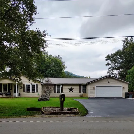 Buy this 3 bed house on 1968 Black Creek Road in Clay City, Powell County