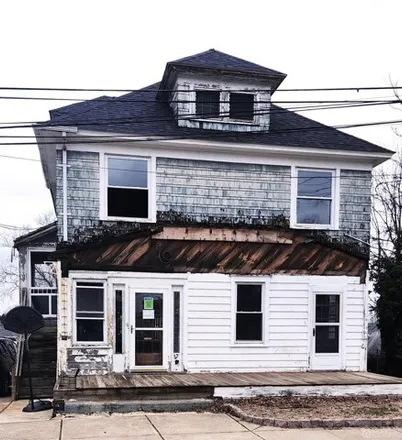 Buy this studio house on 416 Catherine St in South Amboy, New Jersey
