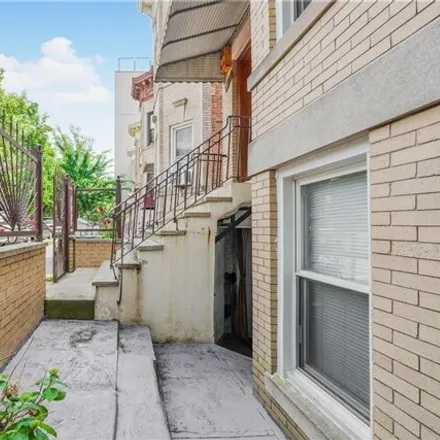 Image 2 - 1940 Benedict Avenue, New York, NY 10462, USA - House for sale