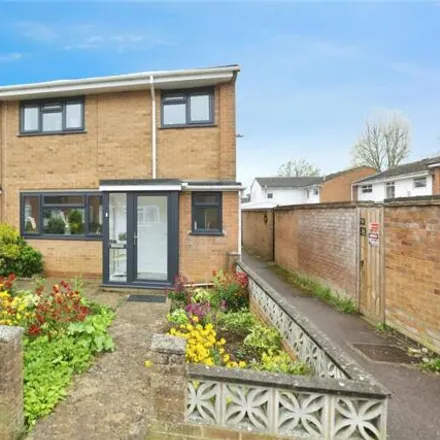 Buy this 3 bed house on Windrush in Banbury, OX16 1QG