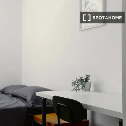 Rent this 3 bed room on Escola Bernat Metge in Carrer de França, 80
