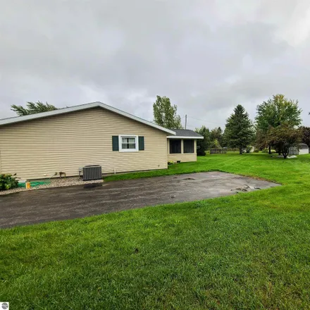 Image 3 - 456 North East Silver Lake Road, Garfield Township, MI 49685, USA - House for sale