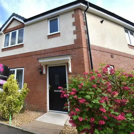 Buy this 3 bed duplex on Gibbons Lane in Bromley, DY5 4AU